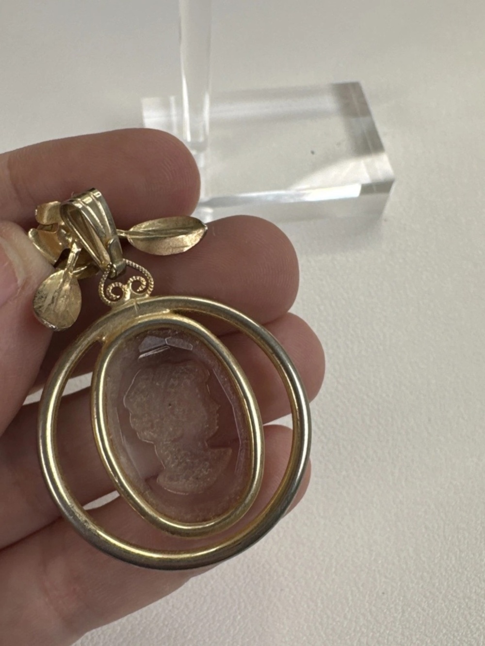 Vintage Gold Tone Glass Intaglio Cameo Pendant - Picture 3 of 4
